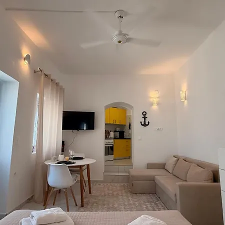 Boubouki The Couples' Nest Tripiti